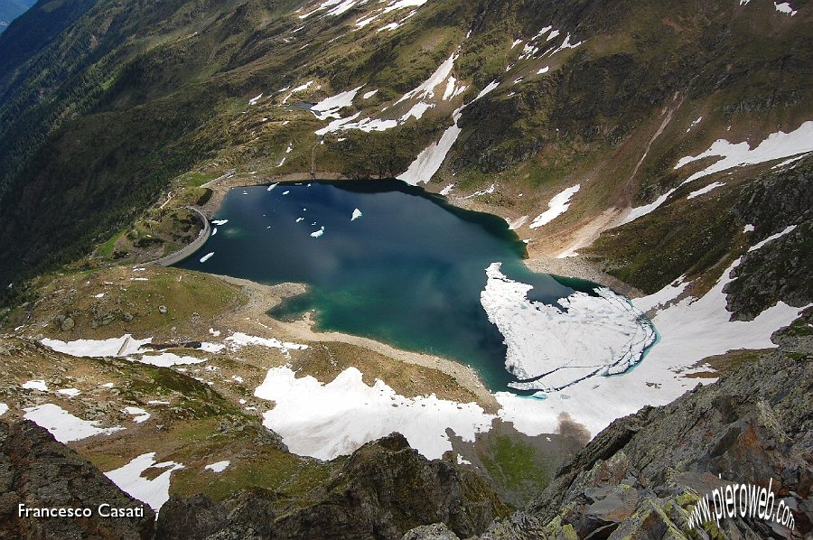 27 Il Lago del Publino visto dallo Zerna.jpg